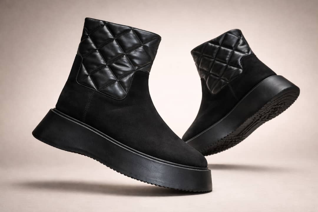 نیم بوت زنانه زیبا وشیک وراحت برای خانومهای خوش پوش جنس رویه بوت چرم صنعتی زیره پیو زیپ دارازسایز۳۷تا۴۰