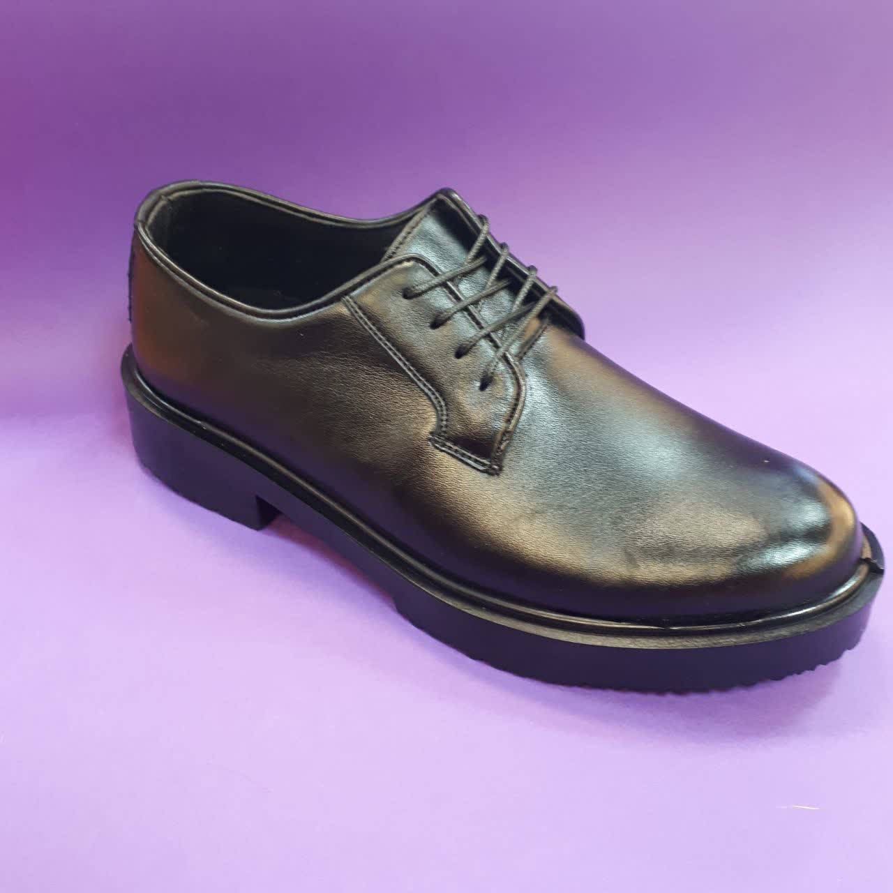 کفش اسپرت مردانه برند اکسفور جنس رويه چرم صنعتی زیره پیو لژداربرای راحتی شما ازسایز۴۰تا۴۴