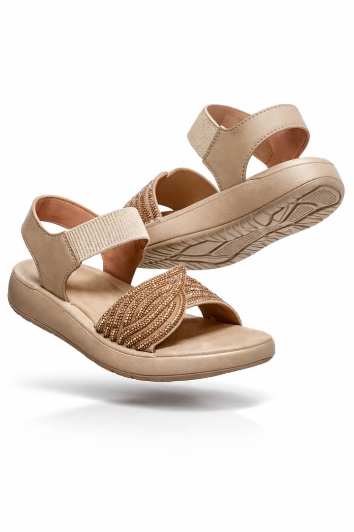 صندل تابستانه برندارند شیما دردورنگ کرم ومشکی جنس رویه چرم صنعتی زیره پیو کفی طبی