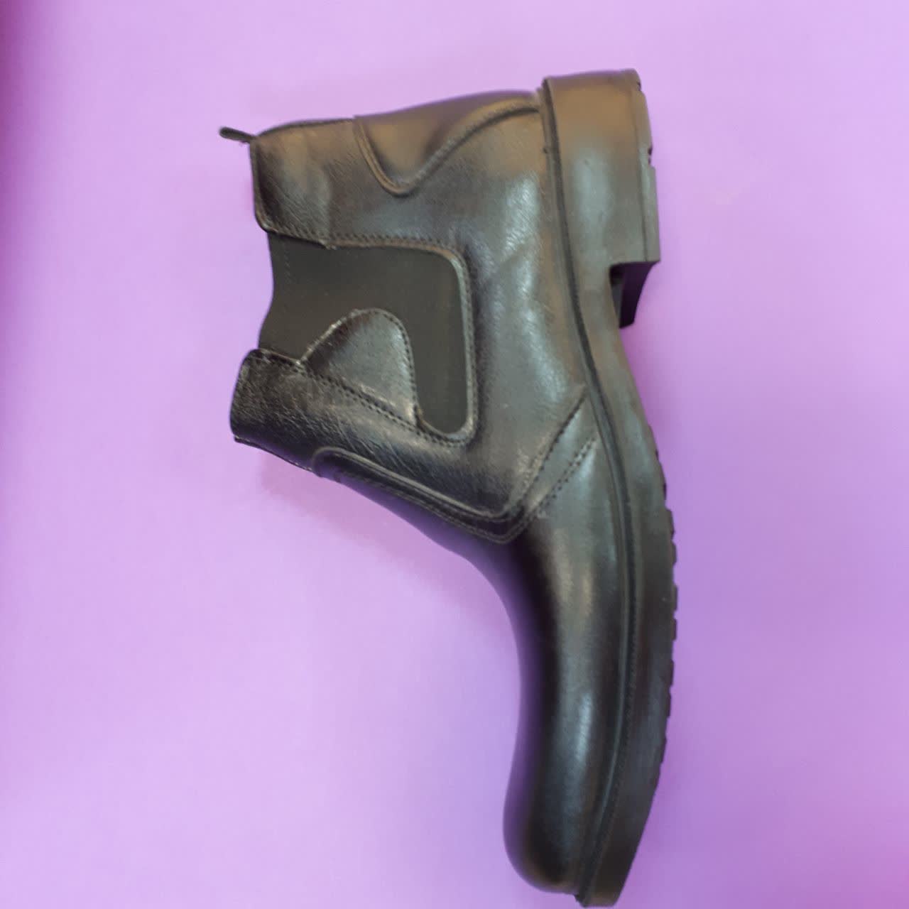 بوت مردانه برند عرشیا جنس رويه چرم صنعتی زیره پیو ازسایز ۴۰و۴۱و۴۳ زیپ داروکشی